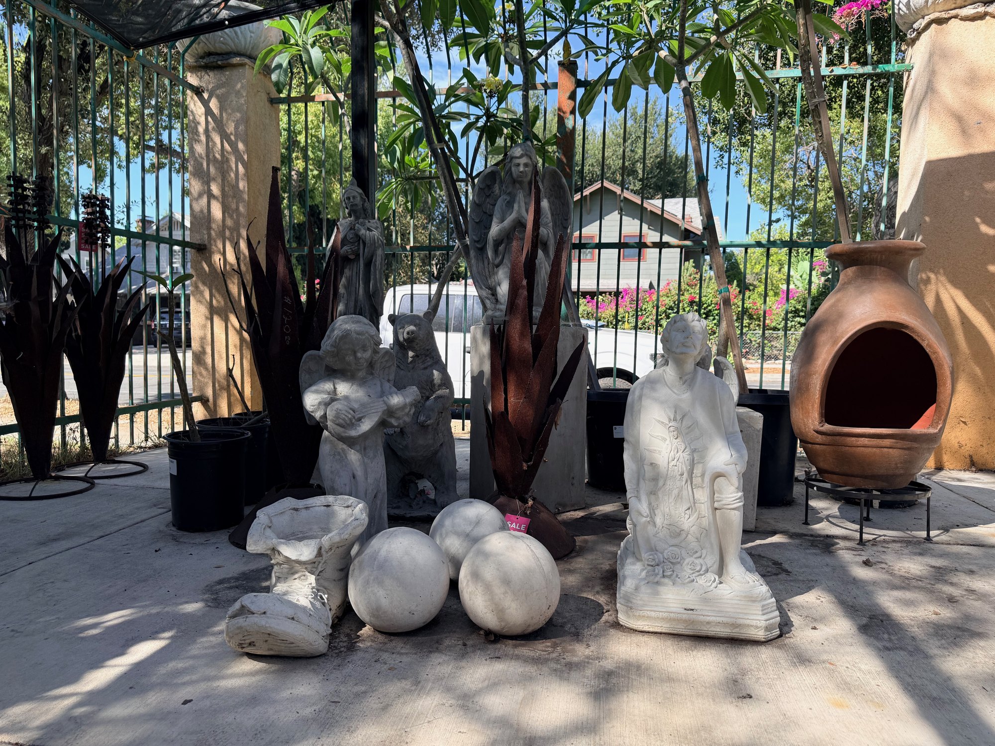 Garden décor display at Lincoln Avenue Nursery
